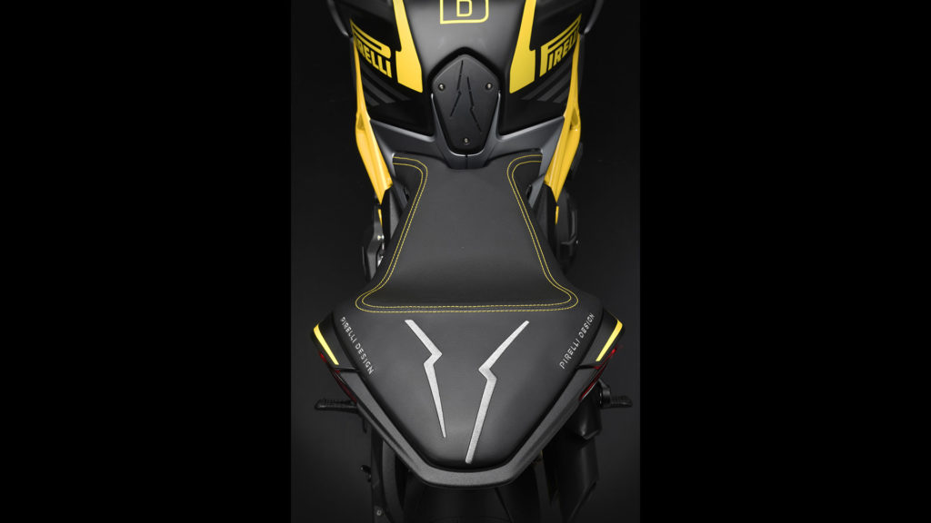 mv-agusta-dragster-800-rr-pirelli