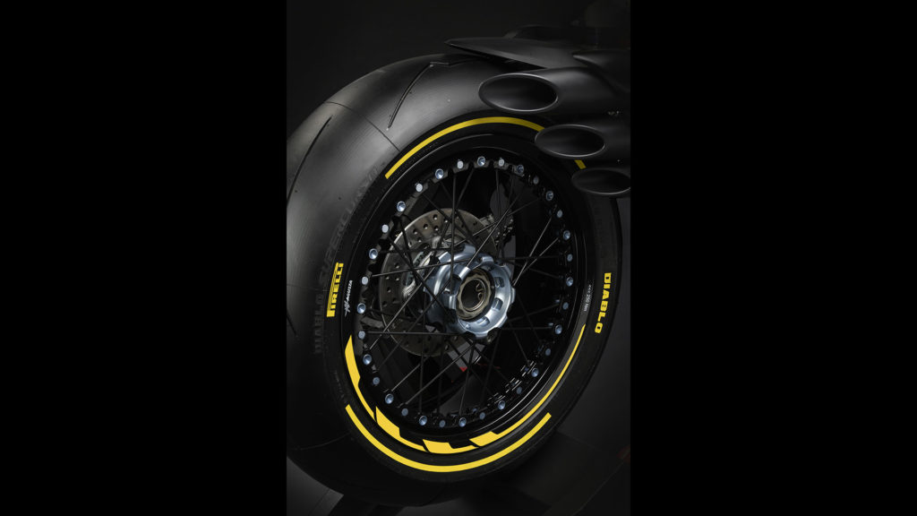 mv-agusta-dragster-800-rr-pirelli