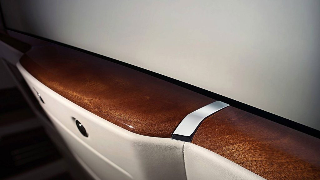 rolls-royce-phantom-passo-lungo-privacy-suite