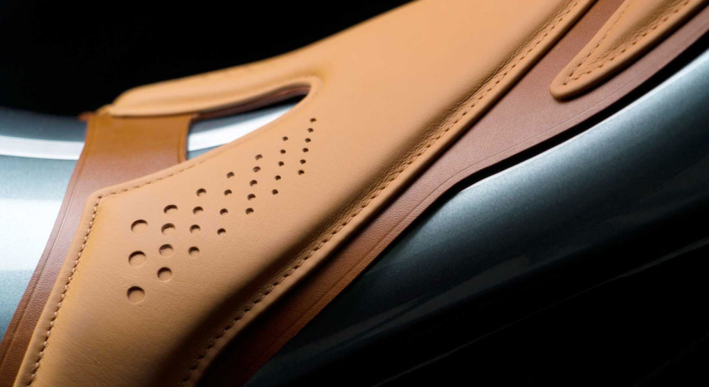 aston-martin-amb-001