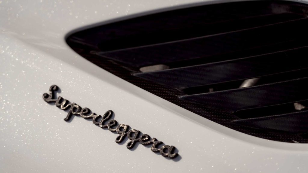 aston-martin-dbs-superleggera-volante