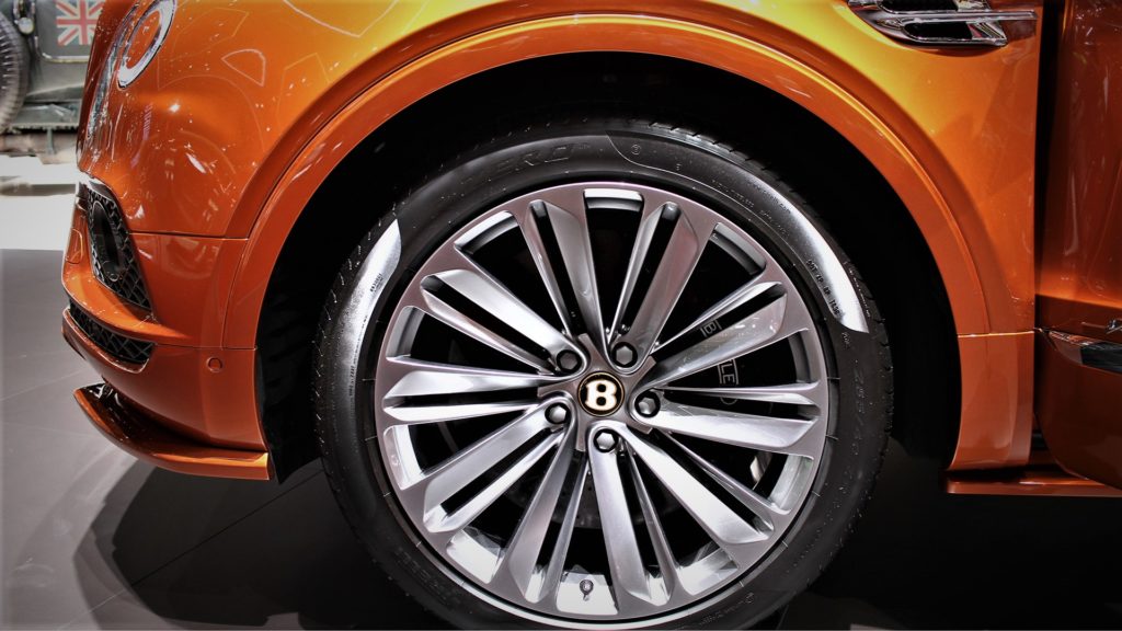 bentley-ginevra-2019