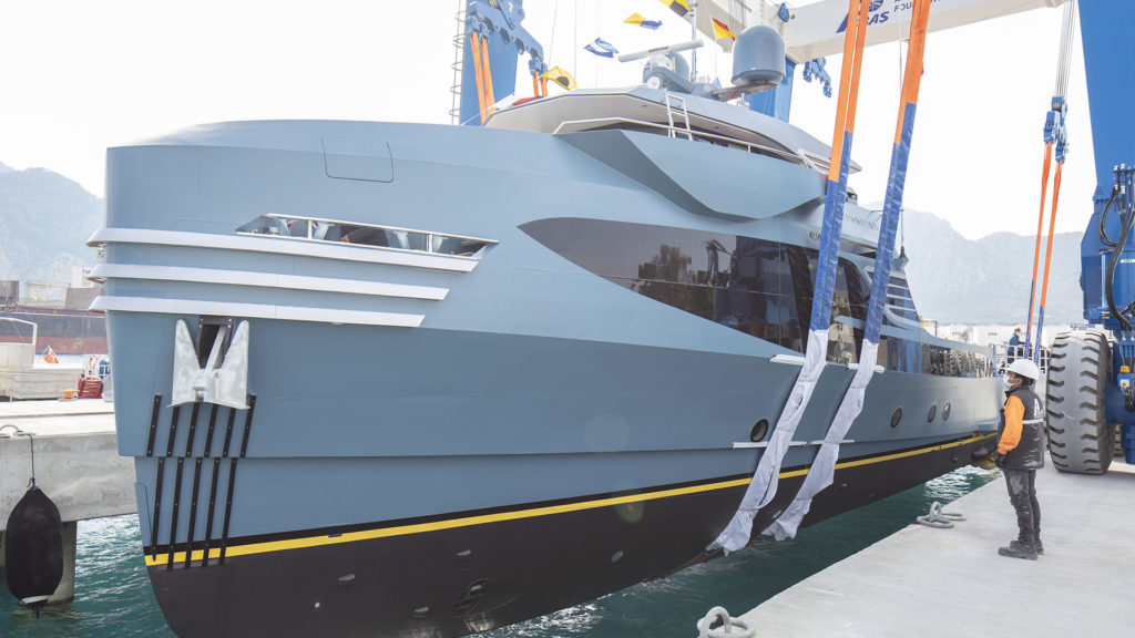alia-yachts-phi-phantom