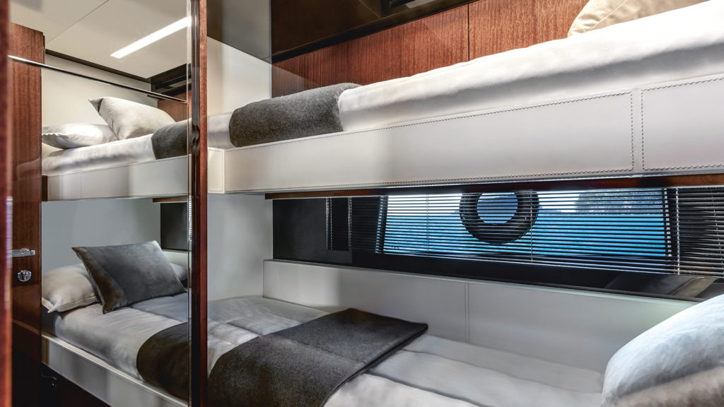 riva-56'-rivale-hard-top