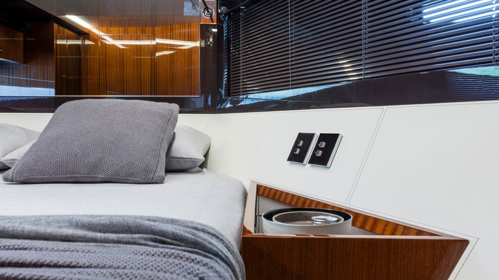 riva-56'-rivale-hard-top
