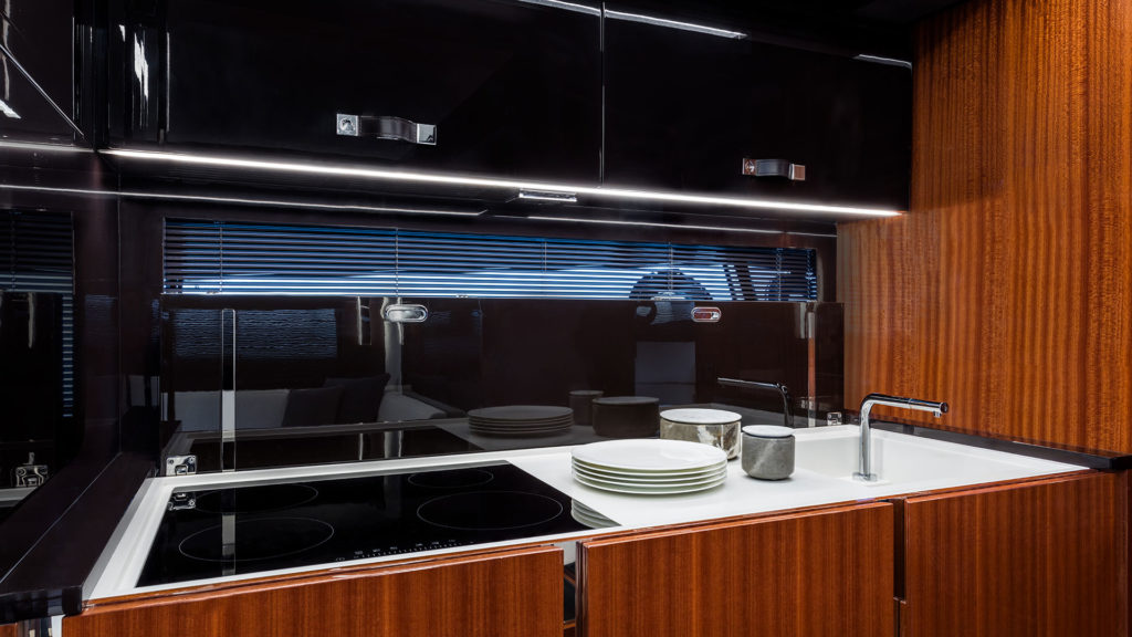 riva-56'-rivale-hard-top