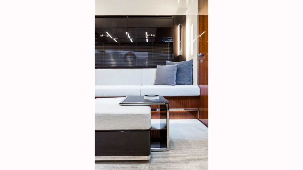 riva-56'-rivale-hard-top