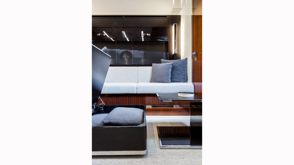 riva-56'-rivale-hard-top