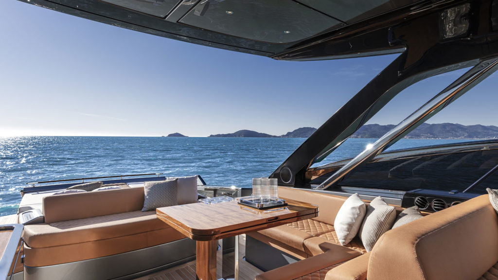 riva-56'-rivale-hard-top