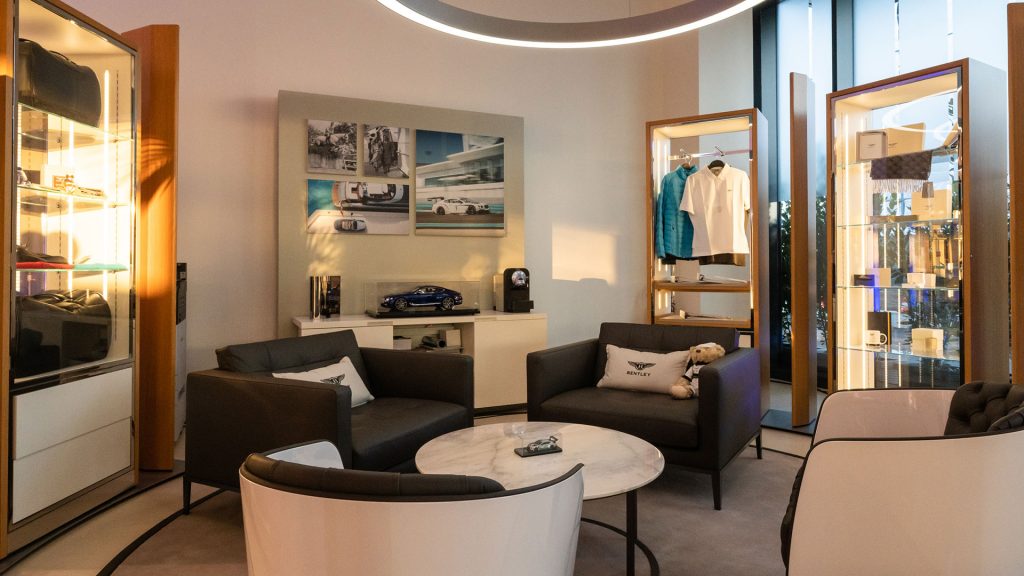 presentazione-bentley-milano-teatro-gerolamo