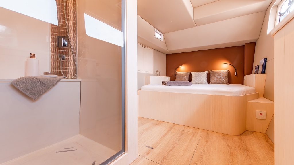 silent-yachts-silent-60-front-exit-(1)