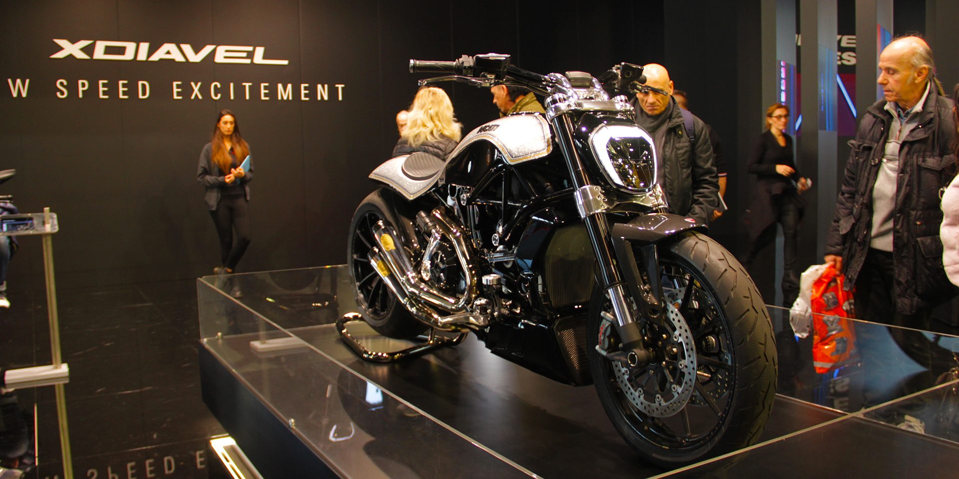 ducati-xdiavel-by-roland-sands