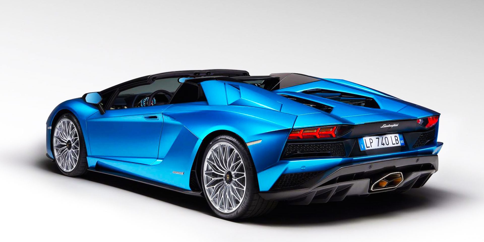 lamborghini-aventador-s-roadster