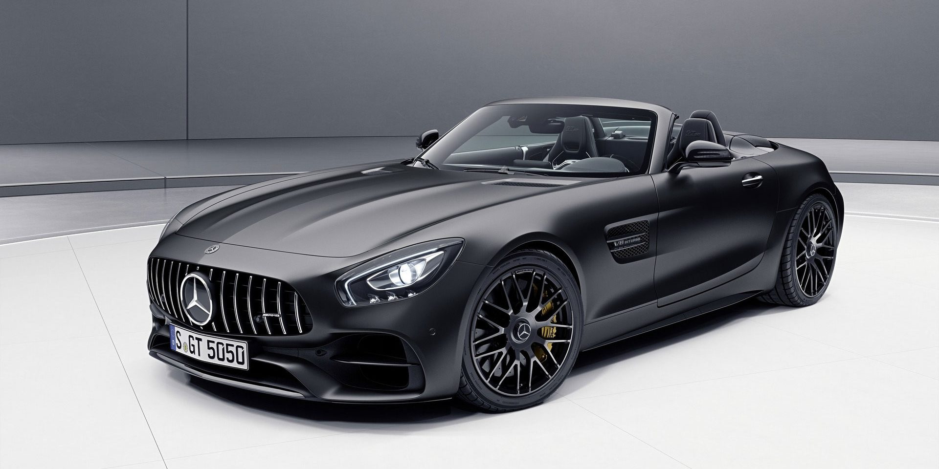 mercedes-amg-gt-c-roadster-edition-50-mercedes-amg-c63-cabriolet-ocean-blue-edition-mercedes-amg-c43-4matic-night-edition-1-2