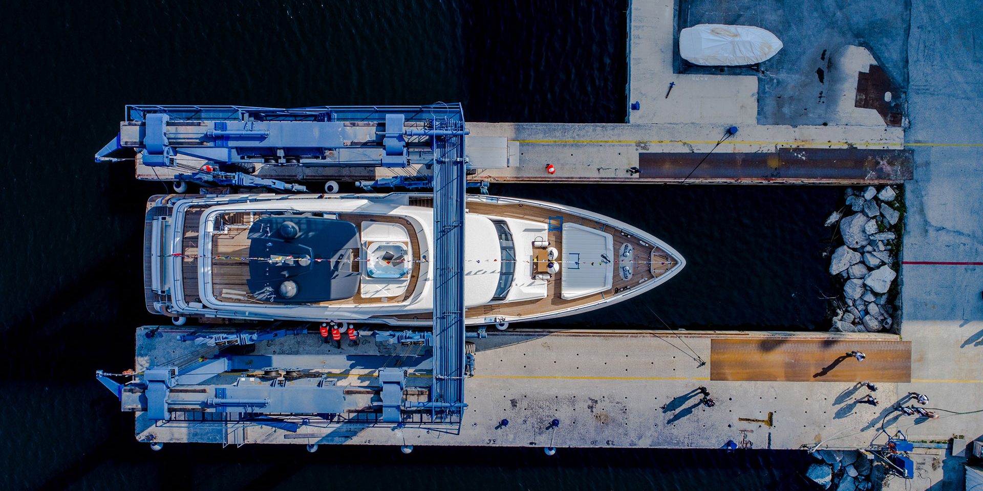 ferretti-custom-line-navetta-33