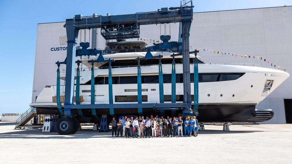 ferretti-yacht-custom-line-navetta-33