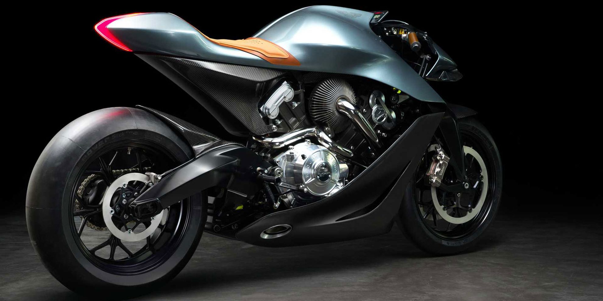 aston-martin-amb-001