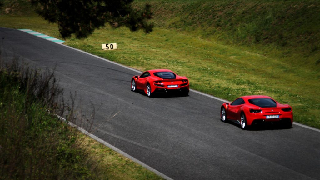 fabio-barone-ferrari-f8-tributo-guinness-world-record-2021-test-(122)