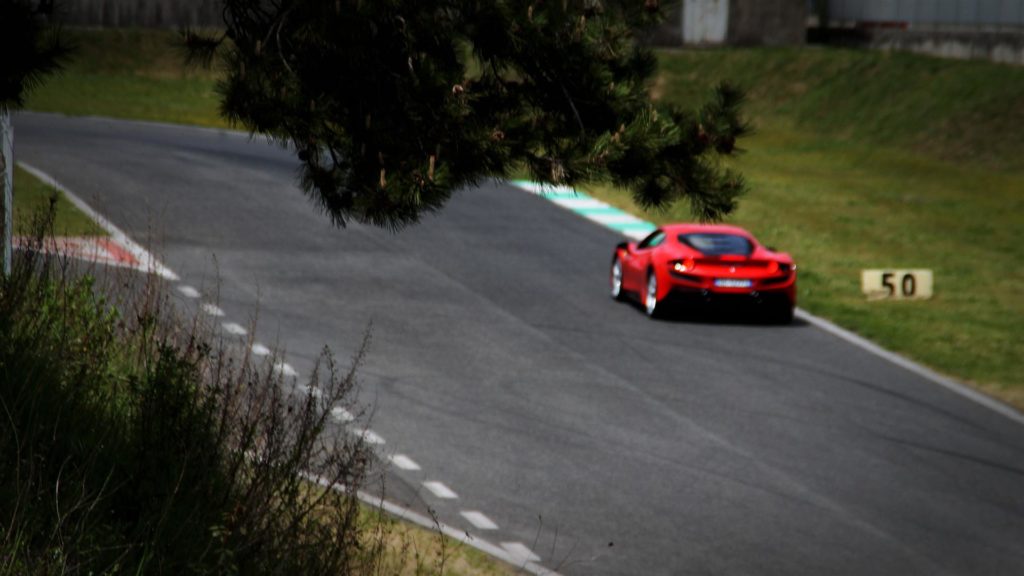 fabio-barone-ferrari-f8-tributo-guinness-world-record-2021-test-(126)