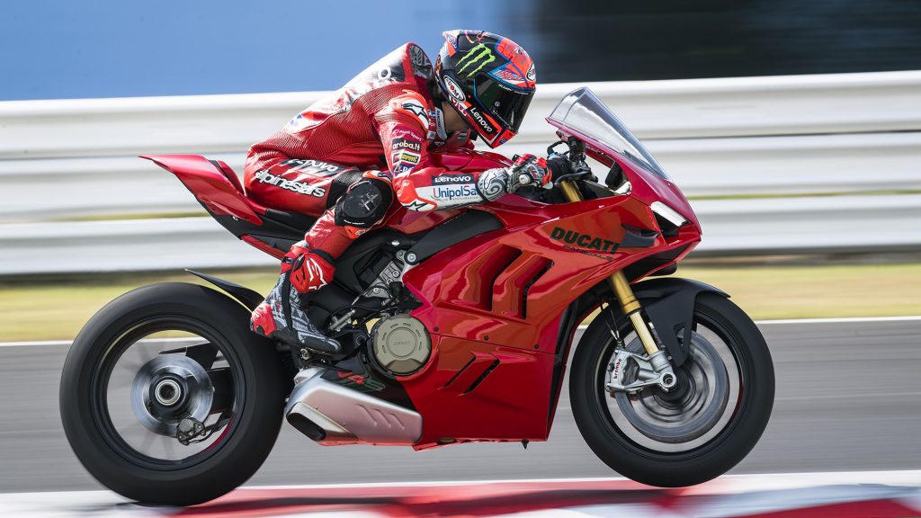 ducati-panigale-v4-my-2022