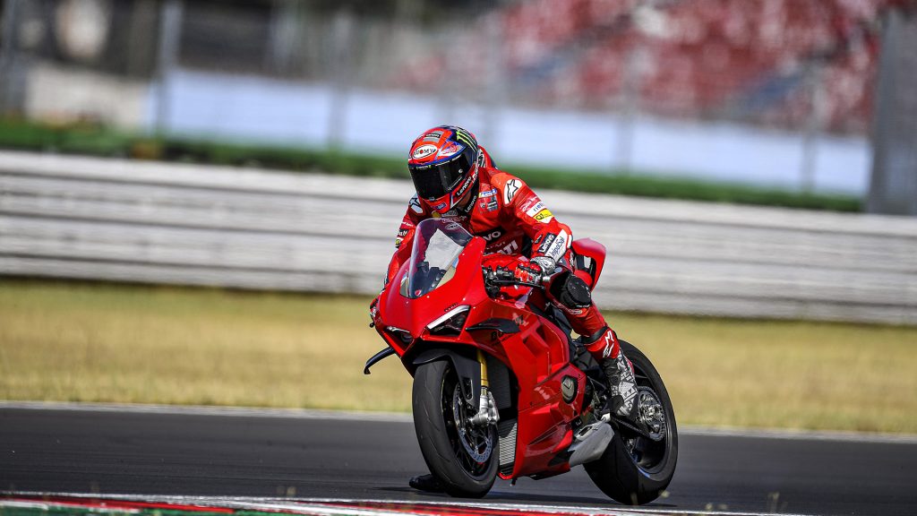 ducati-panigale-v4-my-2022