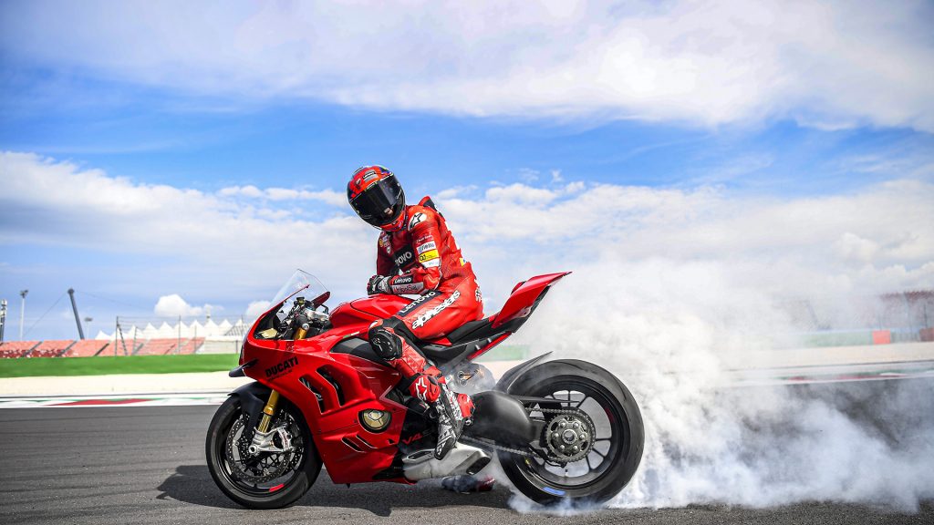 ducati-panigale-v4-my-2022