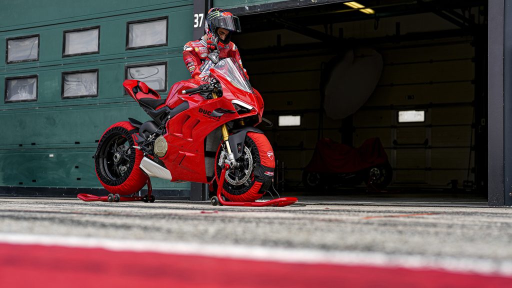 ducati-panigale-v4-my-2022