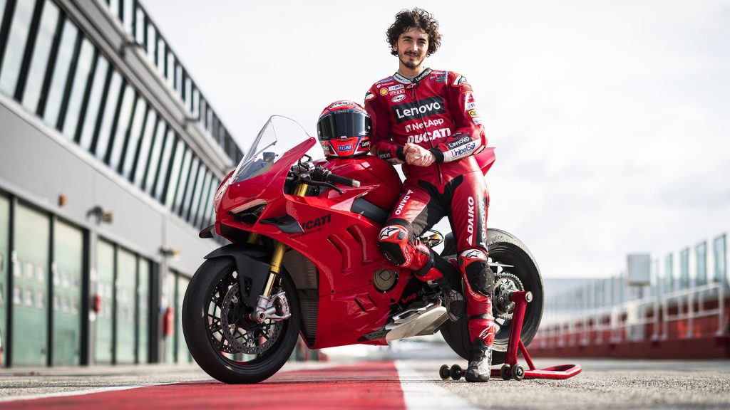 ducati-panigale-v4-my-2022