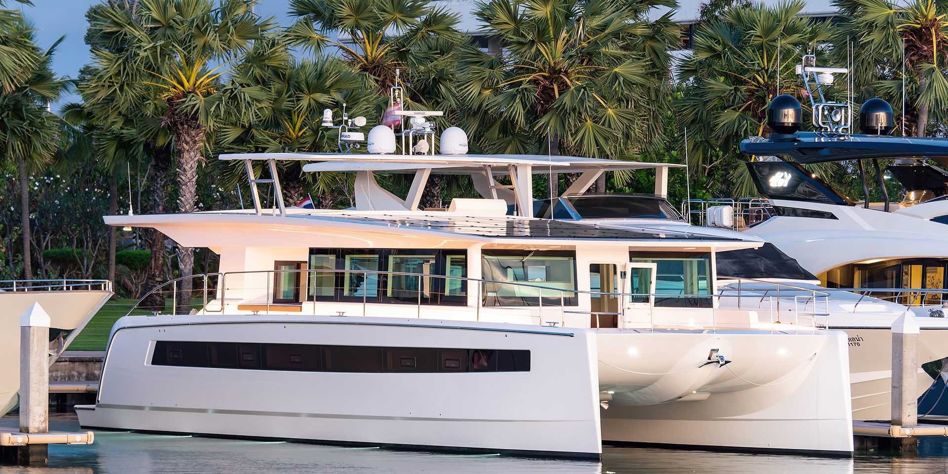 silent-yachts-silent-60-front-exit-(1)