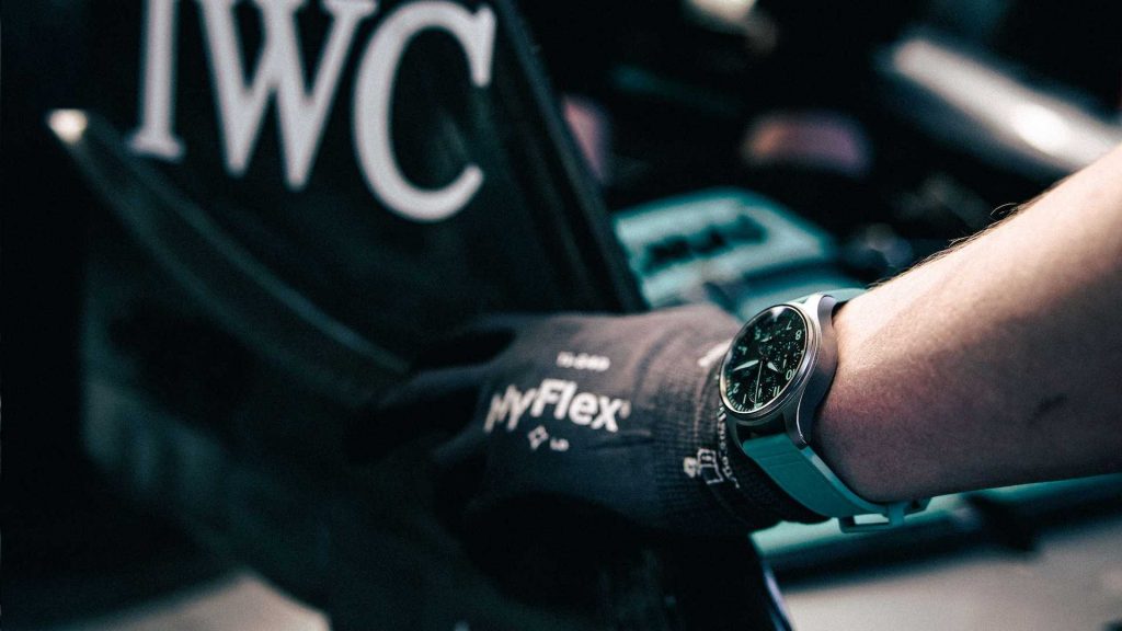 iwc-schaffhausen-pilots-watch-chronograph-41-edition-mercedes-amg-petronas-formula-one-team (6)