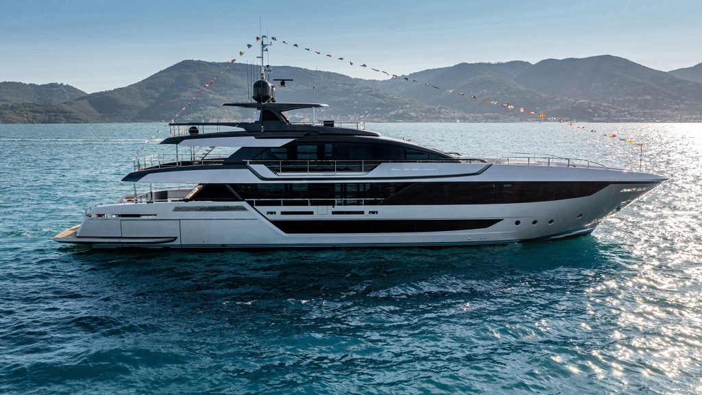 riva-130'-bellissima