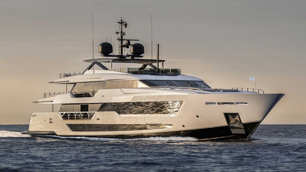 ferretti-yachts-custom-line-140