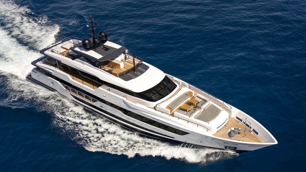 ferretti-yachts-custom-line-140