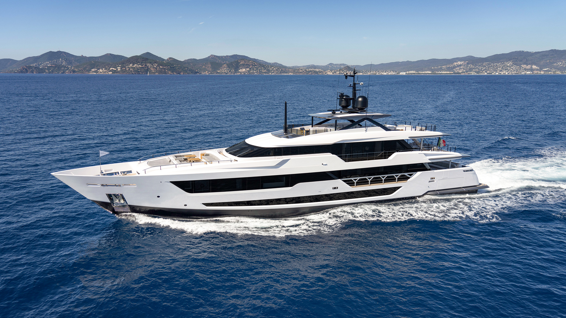 ferretti-yachts-custom-line-140