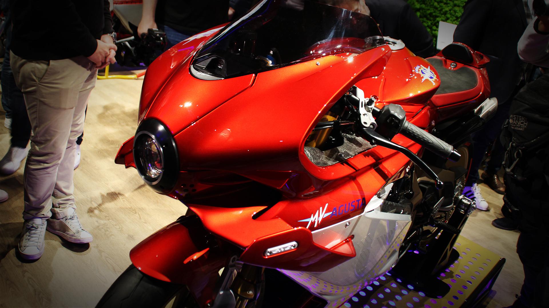 mv-agusta-superveloce-1000-serie-oro-live-(22)