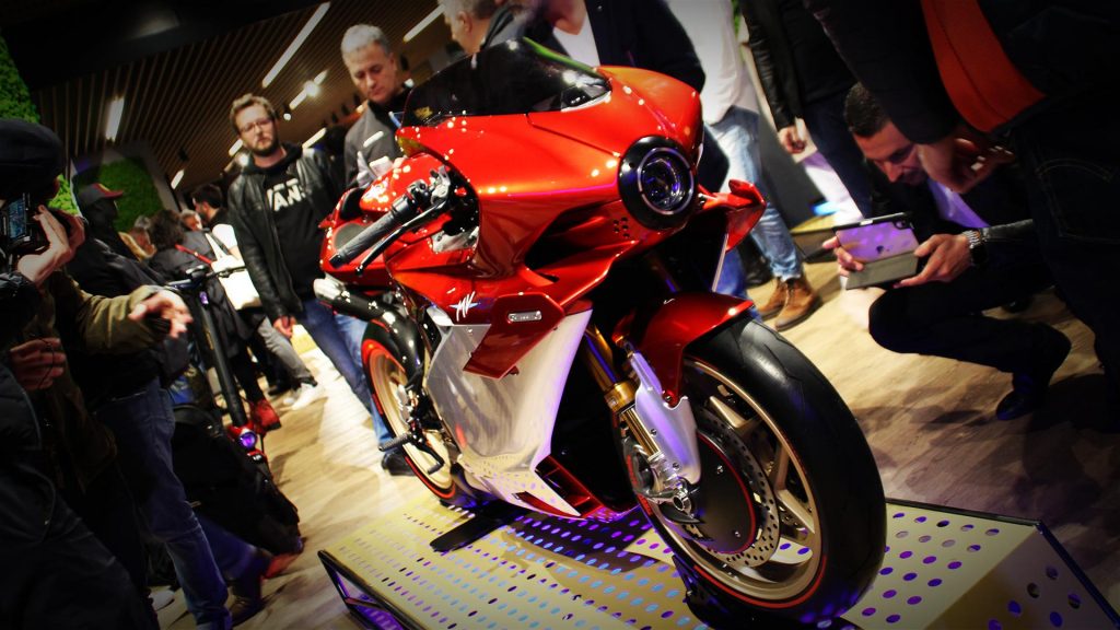 mv-agusta-superveloce-1000-serie-oro-live-(23)