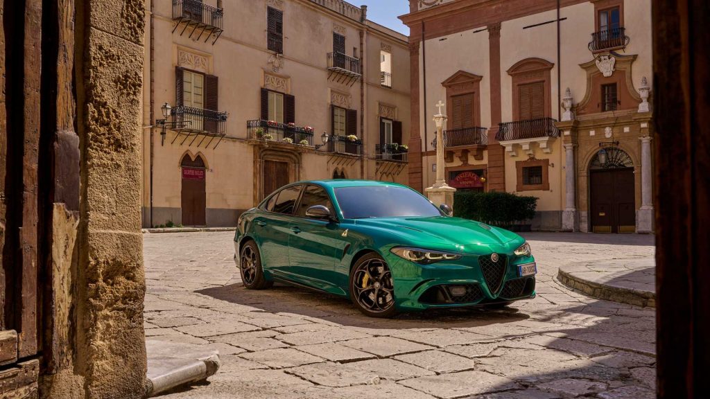 alfa-romeo-giulia-stelvio-quadrifoglio-my-2023-100°-anniversario