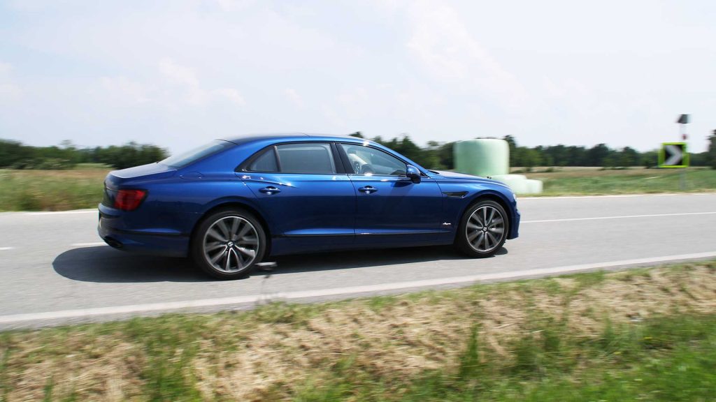 bentley-flying-spur-v8-azure-prova-test (13)