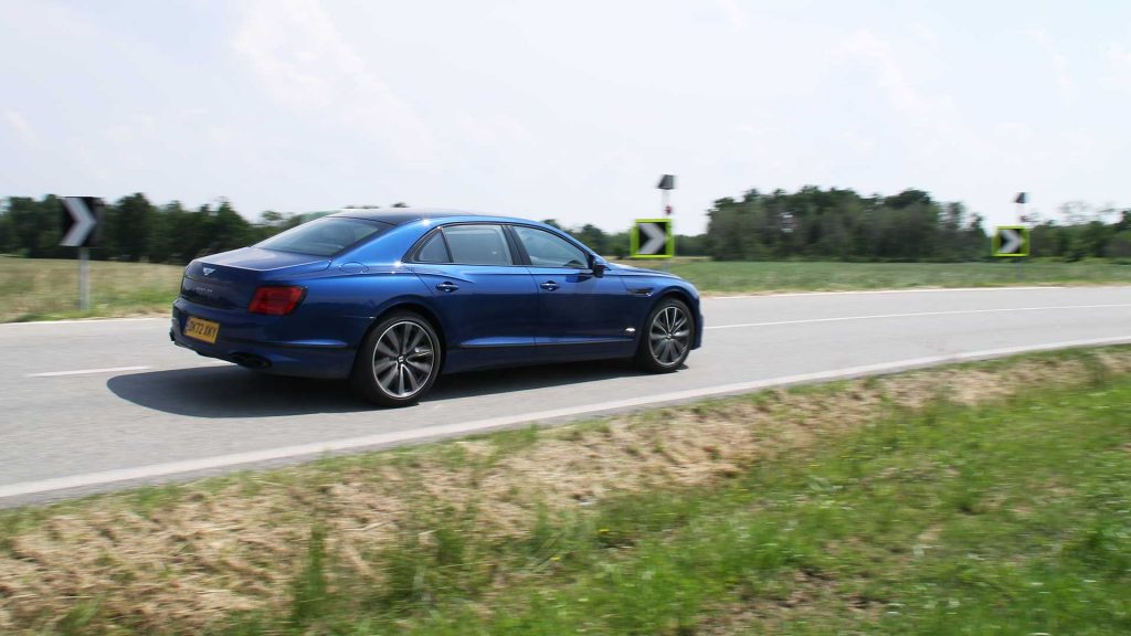 bentley-flying-spur-v8-azure-prova-test (14)