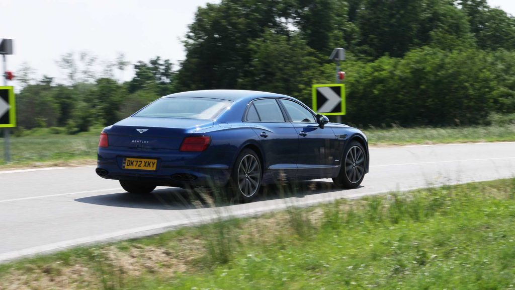 bentley-flying-spur-v8-azure-prova-test (15)