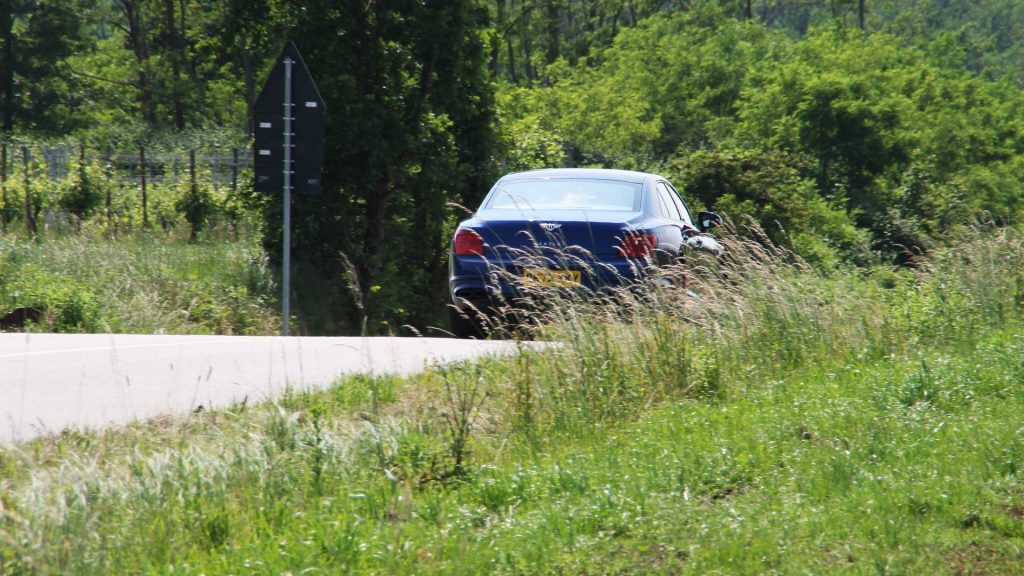 bentley-flying-spur-v8-azure-prova-test (2)