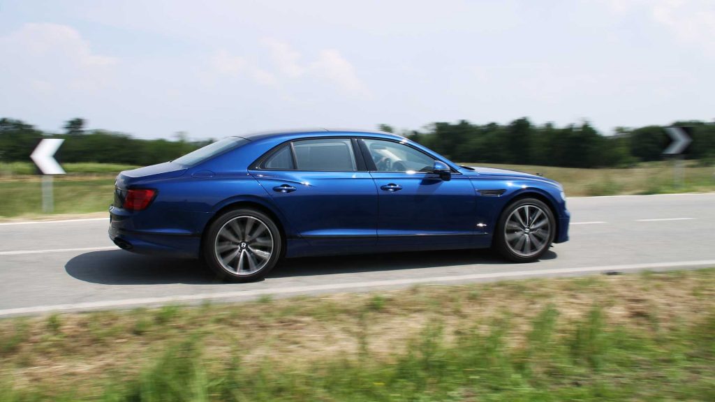 bentley-flying-spur-v8-azure-prova-test (25)