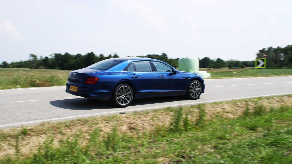 bentley-flying-spur-v8-azure-prova-test (26)