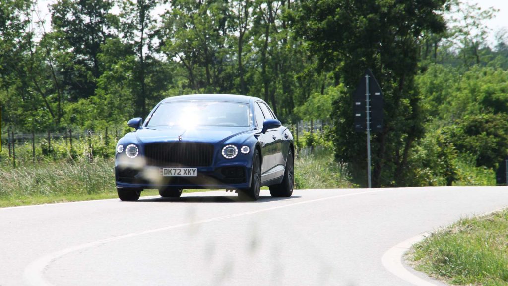 bentley-flying-spur-v8-azure-prova-test (4)