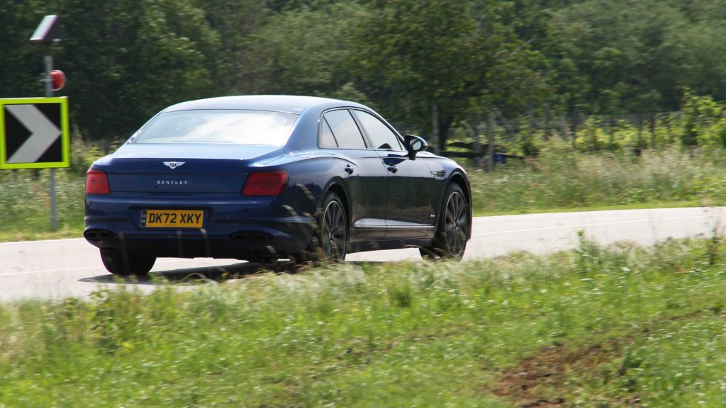 bentley-flying-spur-v8-azure-prova-test (40)