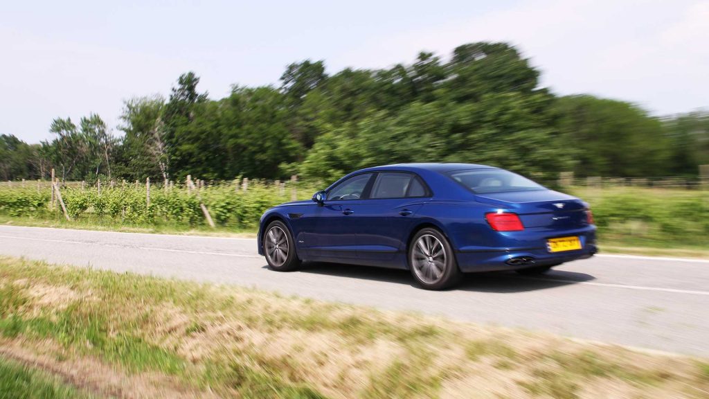 bentley-flying-spur-v8-azure-prova-test (45)