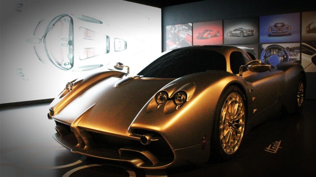 pagani-mostra-torino-25-anni-di-cuore-mani-e-passione-zonda-huayra-utopia