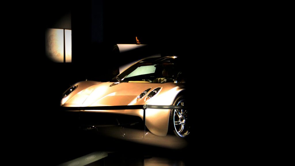 pagani-mostra-torino-25-anni-di-cuore-mani-e-passione-zonda-huayra-utopia