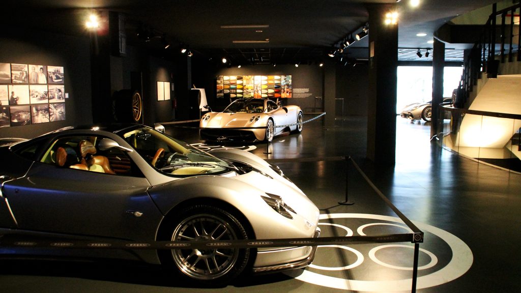 pagani-mostra-torino-25-anni-di-cuore-mani-e-passione-zonda-huayra-utopia