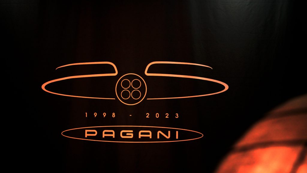 pagani-mostra-torino-25-anni-di-cuore-mani-e-passione-zonda-huayra-utopia